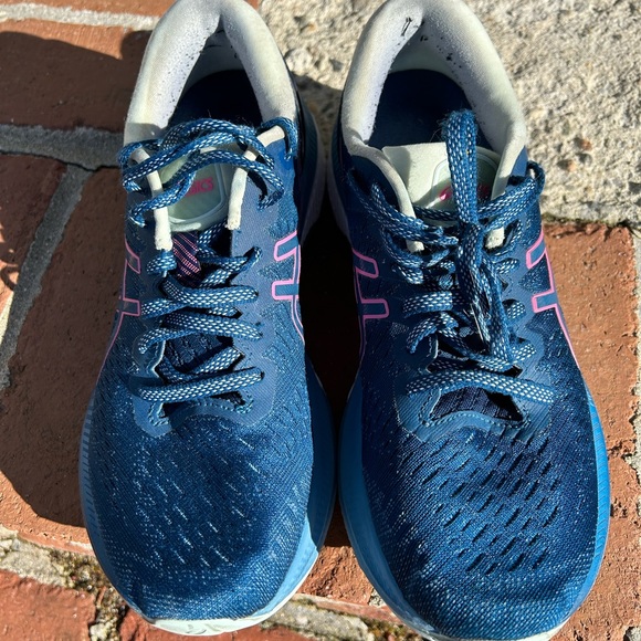 Asics women’s sneaker 8.5 - Picture 3 of 5